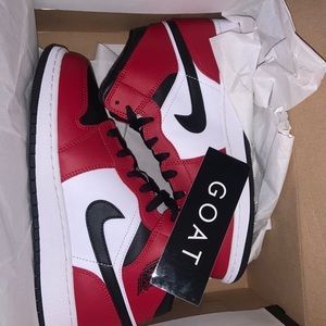 Air Jordan 1 Mid GS ‘Chicago Black Toe'